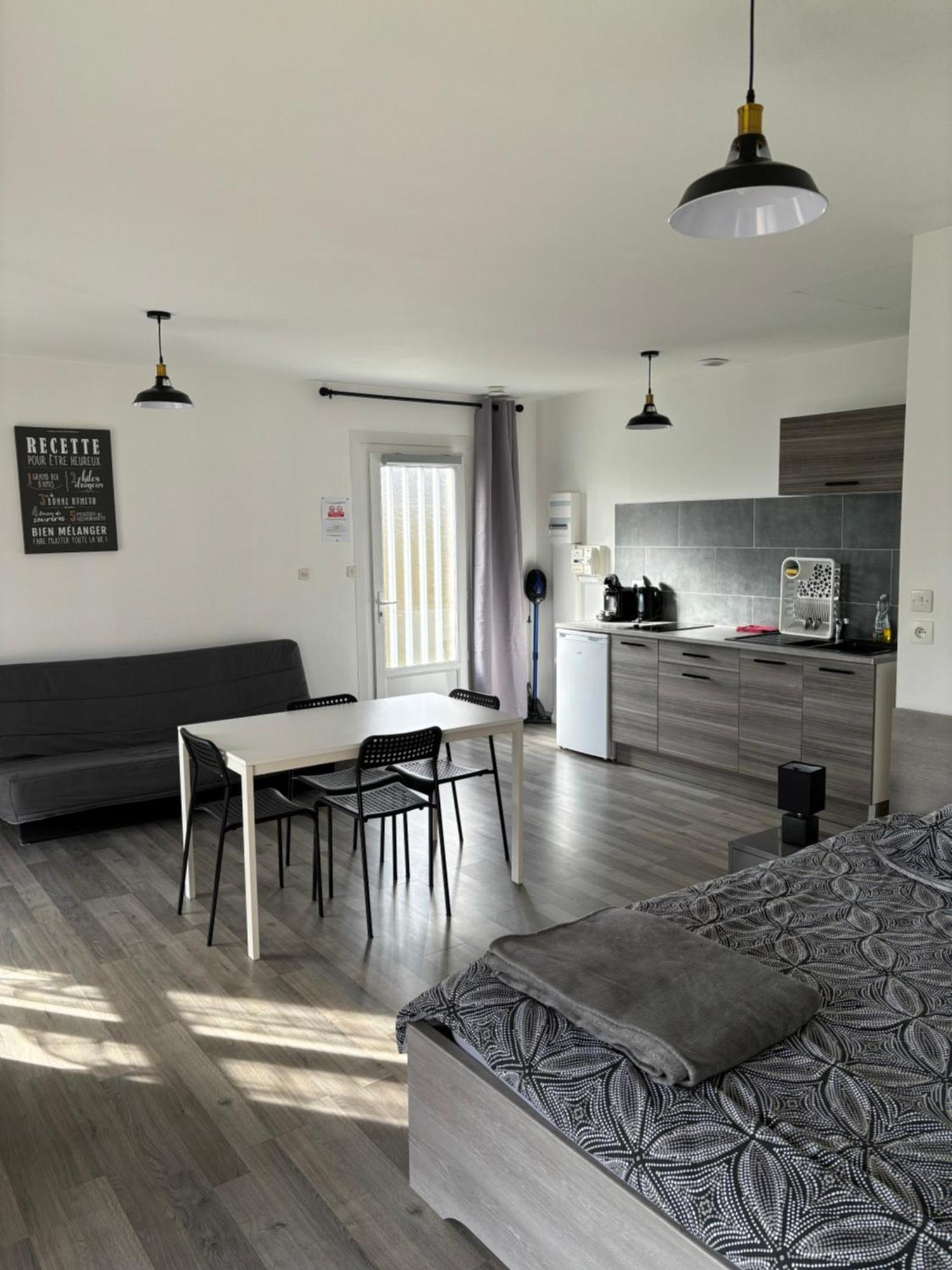 Appartement Avec Terrasse A Proximité De